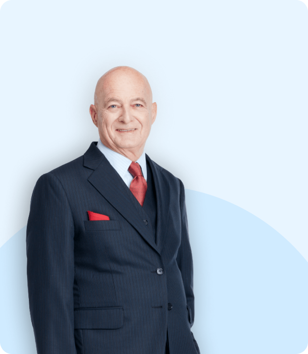 드시모네 교수 배경